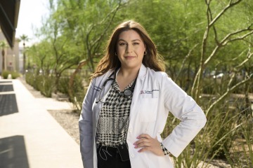 portrait of College of Medicine – Phoenix medical student Taylor Hoffman